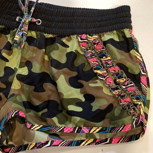 OP pacific, camo plus ruffle shorts, size Junior large - Picture 3 of 7